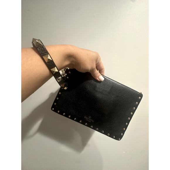 Valentino Garavani Rockstud V-Flap Leather Wristlet EUC Box,receipt + inclusions - Picture 12 of 12